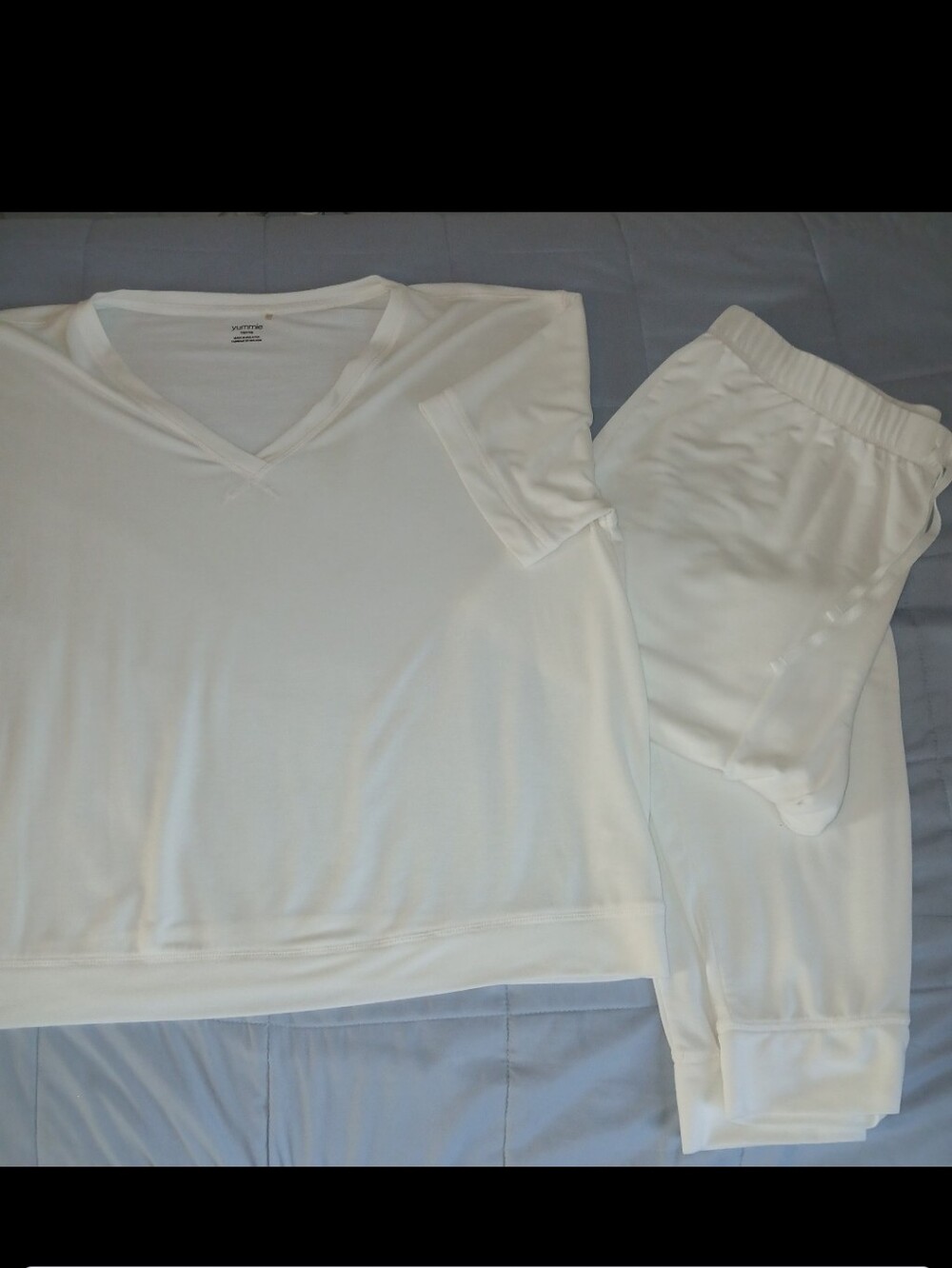 White Yummie V-Neck Women’s Sleep Set - Soft Lounge Top & Jogger Shorts 1X/2X